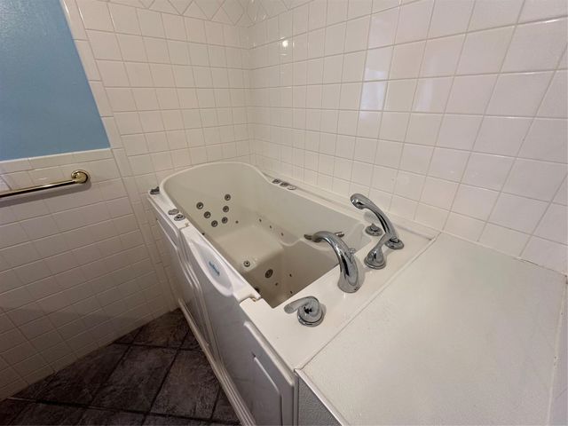 7401 Briar Road, Azle, TX 76020