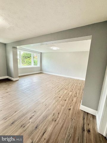 30 URSINUS AVE, Trappe, PA 19426
