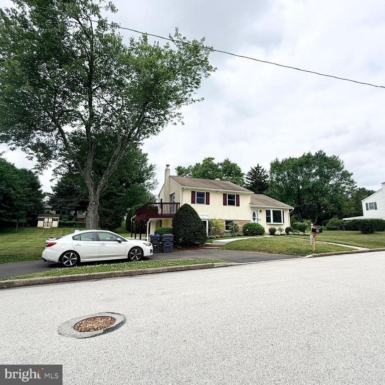 30 URSINUS AVE, Trappe, PA 19426