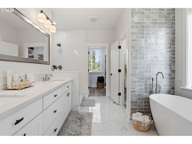 1226 Nw IMAN LOOP Rd, Stevenson, WA 98648