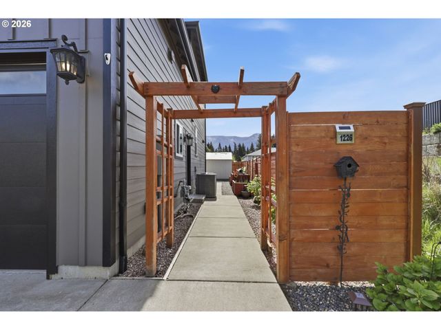 1226 Nw IMAN LOOP Rd, Stevenson, WA 98648