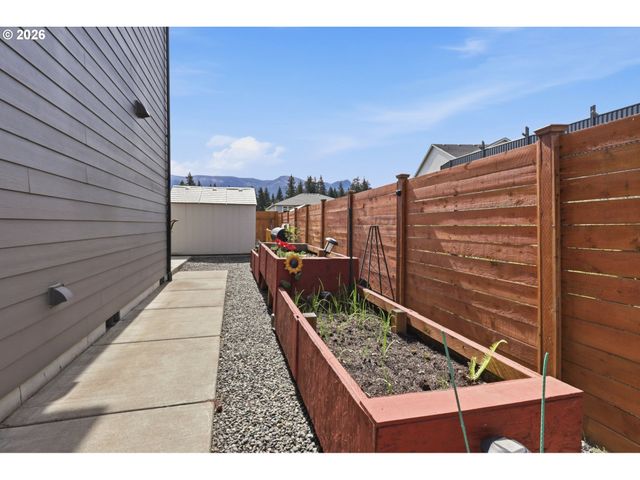 1226 Nw IMAN LOOP Rd, Stevenson, WA 98648
