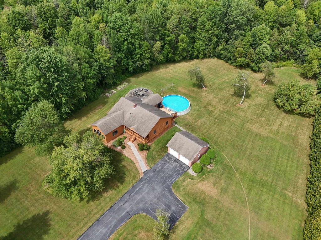 17 Faywood Road, Grand Isle, VT 05458
