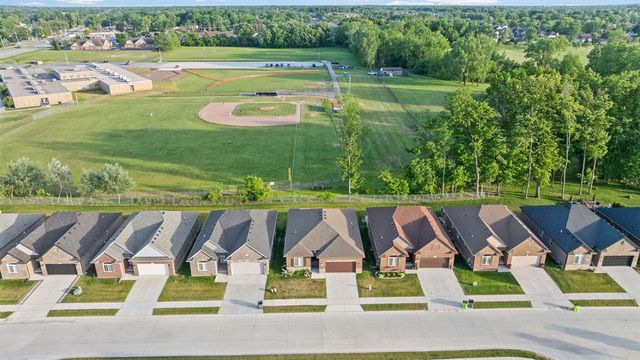 15300 Eton Pointe Drive, Clinton Township, MI 48035