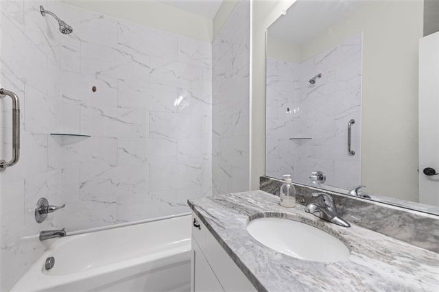15300 Eton Pointe Drive, Clinton Township, MI 48035