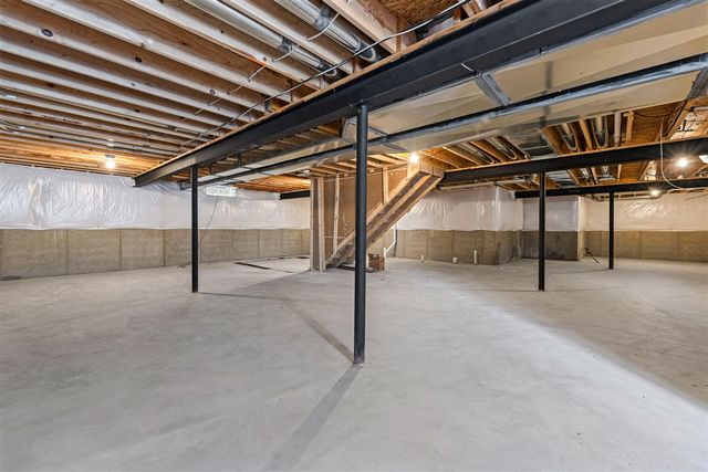15300 Eton Pointe Drive, Clinton Township, MI 48035