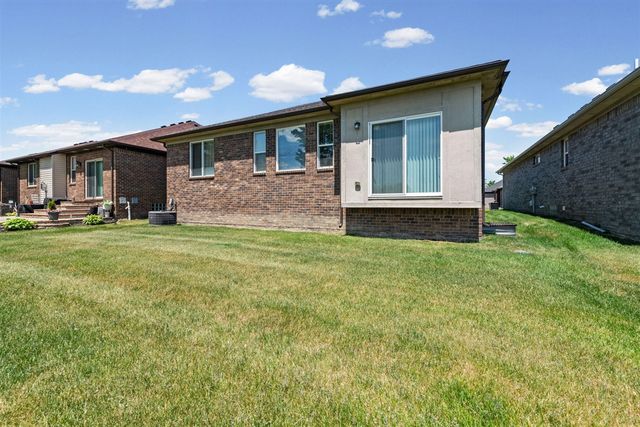 15300 Eton Pointe Drive, Clinton Township, MI 48035