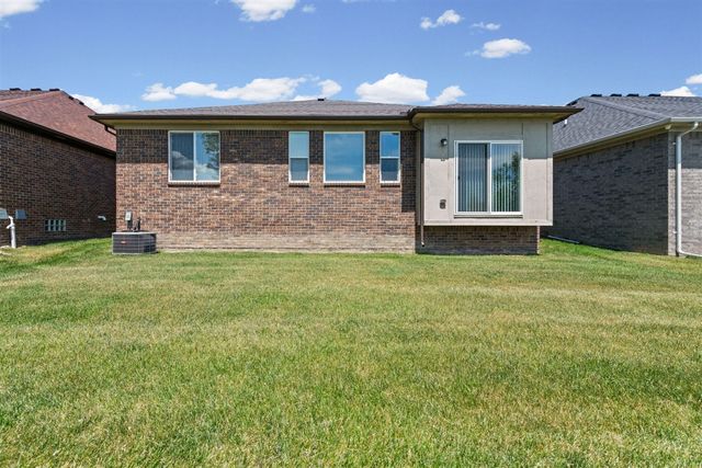 15300 Eton Pointe Drive, Clinton Township, MI 48035