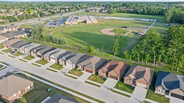 15300 Eton Pointe Drive, Clinton Township, MI 48035