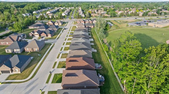 15300 Eton Pointe Drive, Clinton Township, MI 48035