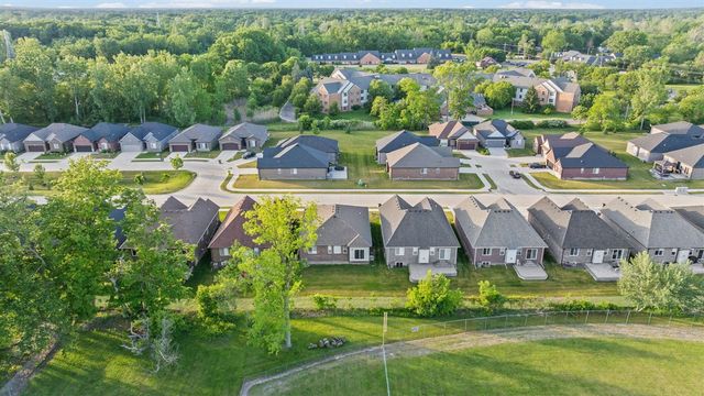 15300 Eton Pointe Drive, Clinton Township, MI 48035