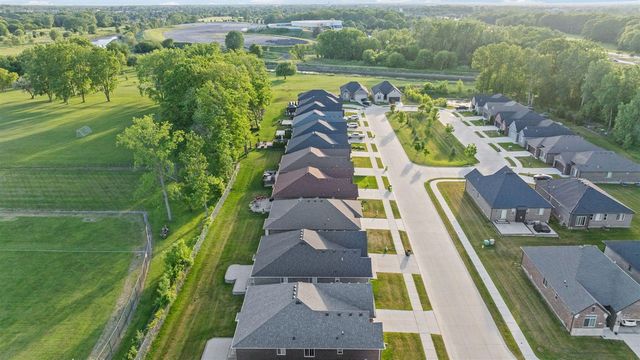 15300 Eton Pointe Drive, Clinton Township, MI 48035