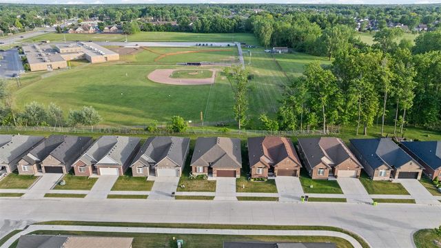 15300 Eton Pointe Drive, Clinton Township, MI 48035