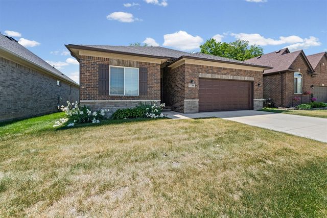 15300 Eton Pointe Drive, Clinton Township, MI 48035