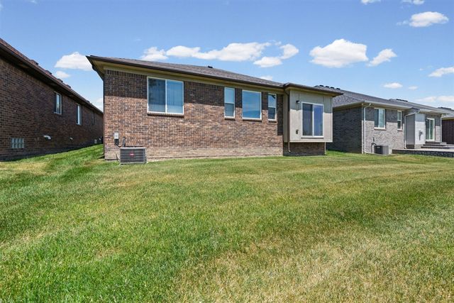 15300 Eton Pointe Drive, Clinton Township, MI 48035