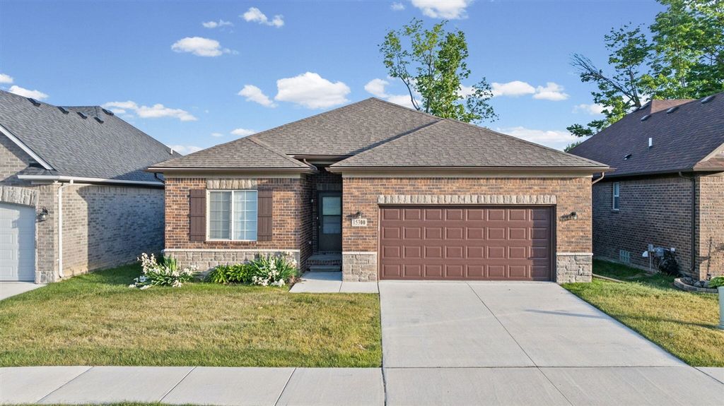 15300 Eton Pointe Drive, Clinton Township, MI 48035
