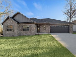 32 Malone Drive, Bella Vista, AR 72715