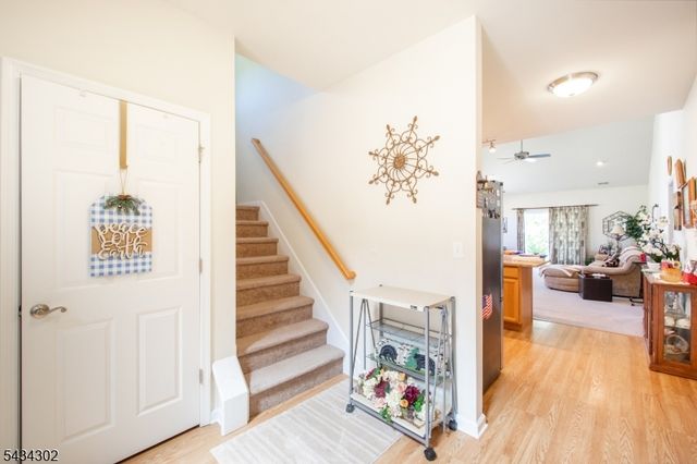 22 Bluffs Ct, Hamburg Boro, NJ 07419