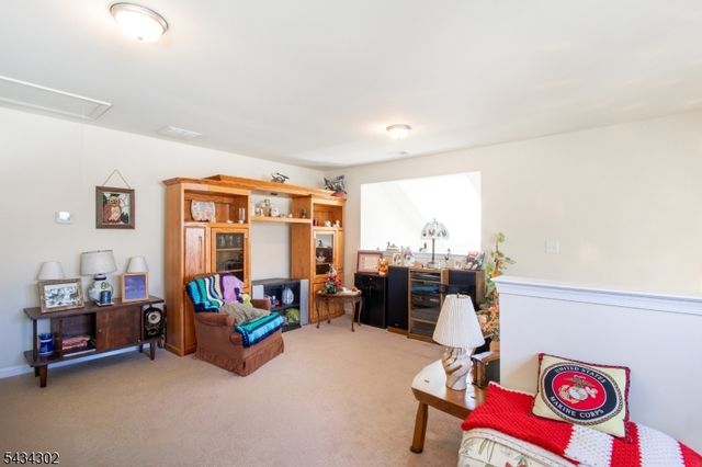 22 Bluffs Ct, Hamburg Boro, NJ 07419