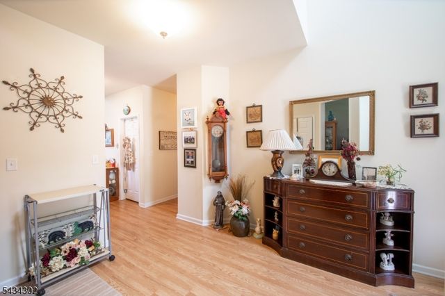 22 Bluffs Ct, Hamburg Boro, NJ 07419