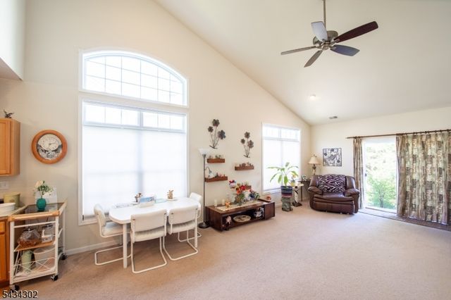 22 Bluffs Ct, Hamburg Boro, NJ 07419