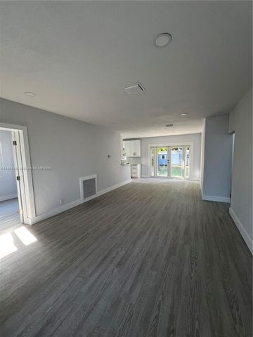 2843 Dewey St, Hollywood, FL 33020