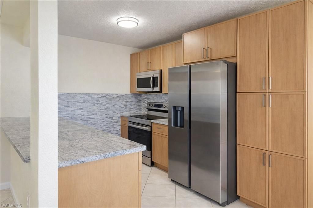 4625 Bayshore DR D1, NAPLES, FL 34112 — exterior
