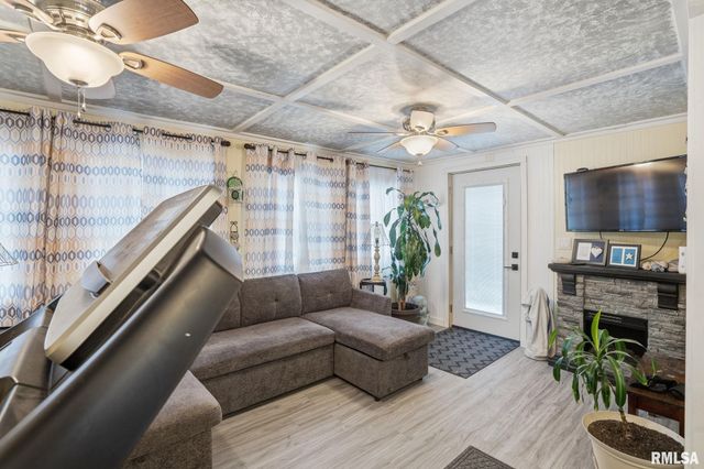 6145 FAIR Avenue, Davenport, IA 52806