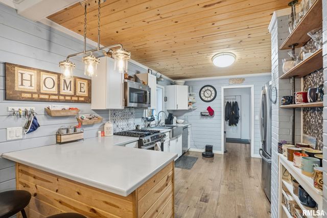 6145 FAIR Avenue, Davenport, IA 52806