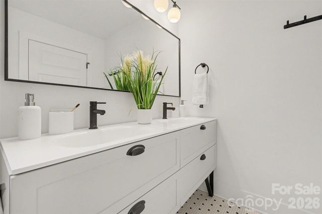 501 Seldon Drive, Charlotte, NC 28216