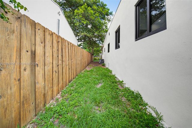 1021 NW 48th Street, Miami, FL 33127