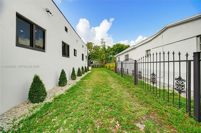 1021 NW 48th Street, Miami, FL 33127