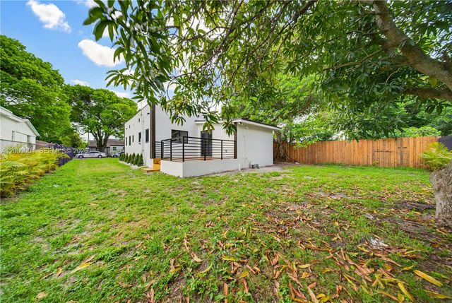 1021 NW 48th Street, Miami, FL 33127