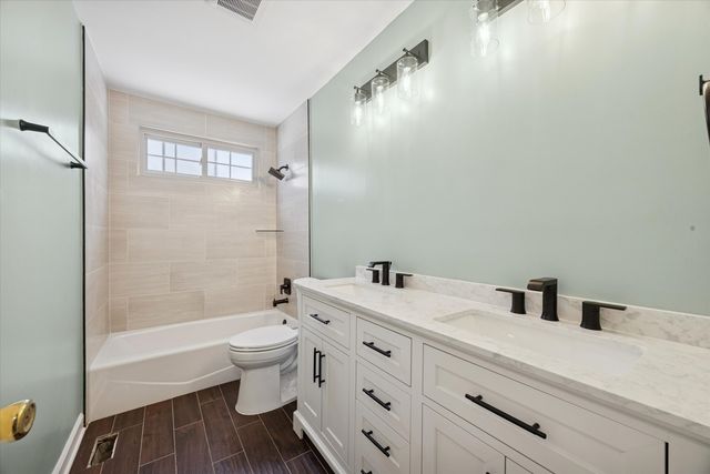 7211 Longmeadow Lane, Hanover Park, IL 60133