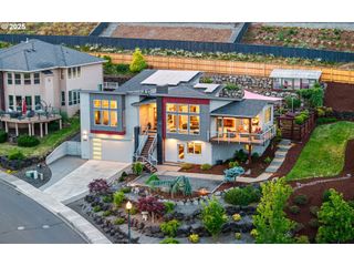 221 W DOGWOOD St, Washougal, WA 98671