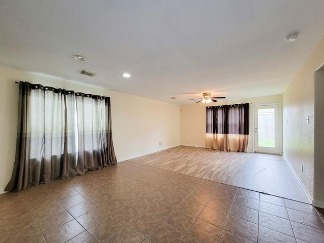 12835 Regal Oaks Bend Lane, Houston, TX 77047