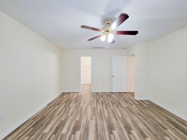 12835 Regal Oaks Bend Lane, Houston, TX 77047