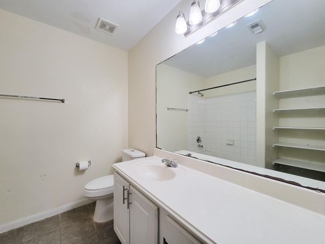 12835 Regal Oaks Bend Lane, Houston, TX 77047
