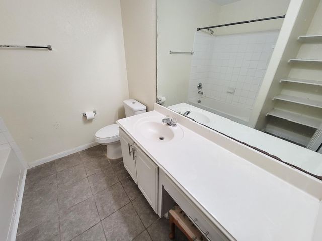 12835 Regal Oaks Bend Lane, Houston, TX 77047