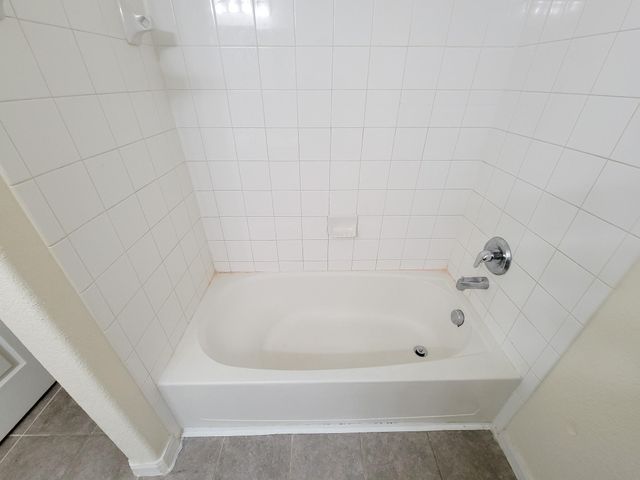 12835 Regal Oaks Bend Lane, Houston, TX 77047