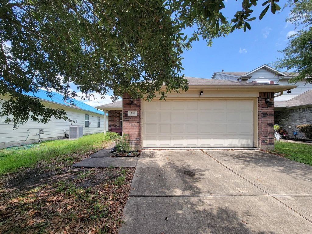 12835 Regal Oaks Bend Lane, Houston, TX 77047
