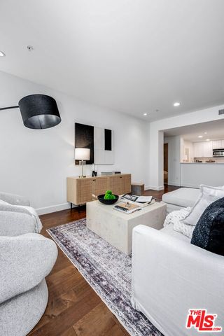 10648 Woodbridge Street 105, Toluca Lake (los Angeles), CA 91602