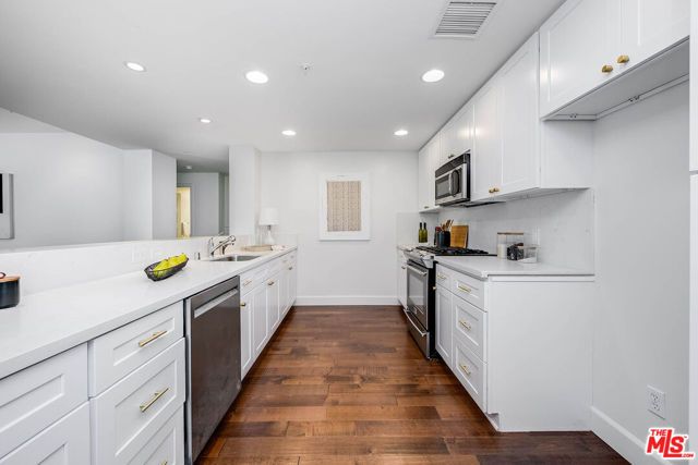 10648 Woodbridge Street 105, Toluca Lake (los Angeles), CA 91602