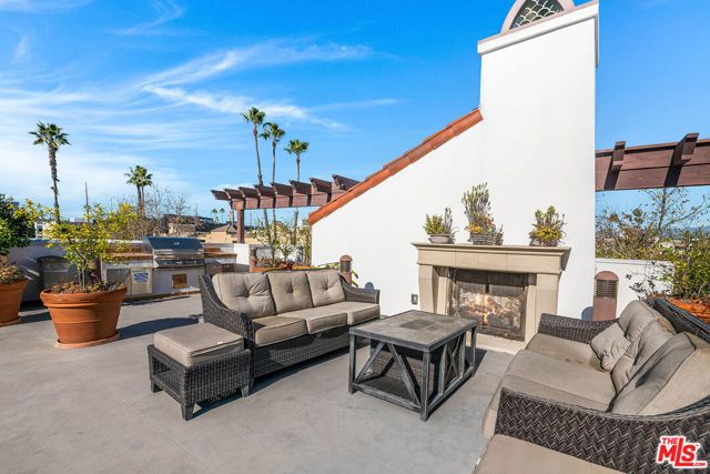 10648 Woodbridge Street 105, Toluca Lake (los Angeles), CA 91602