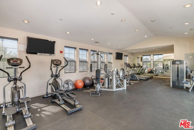 10648 Woodbridge Street 105, Toluca Lake (los Angeles), CA 91602