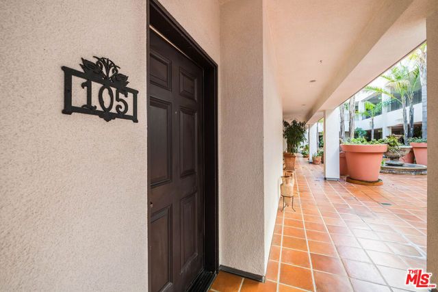 10648 Woodbridge Street 105, Toluca Lake (los Angeles), CA 91602