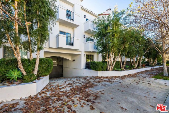 10648 Woodbridge Street 105, Toluca Lake (los Angeles), CA 91602