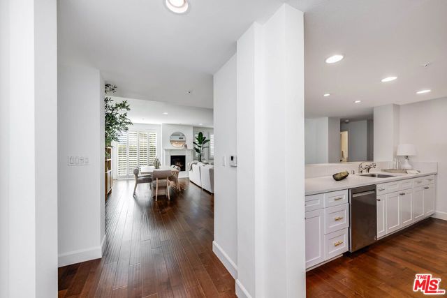 10648 Woodbridge Street 105, Toluca Lake (los Angeles), CA 91602