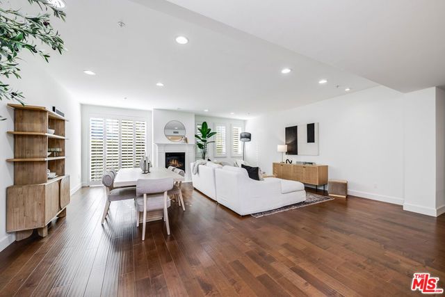 10648 Woodbridge Street 105, Toluca Lake (los Angeles), CA 91602