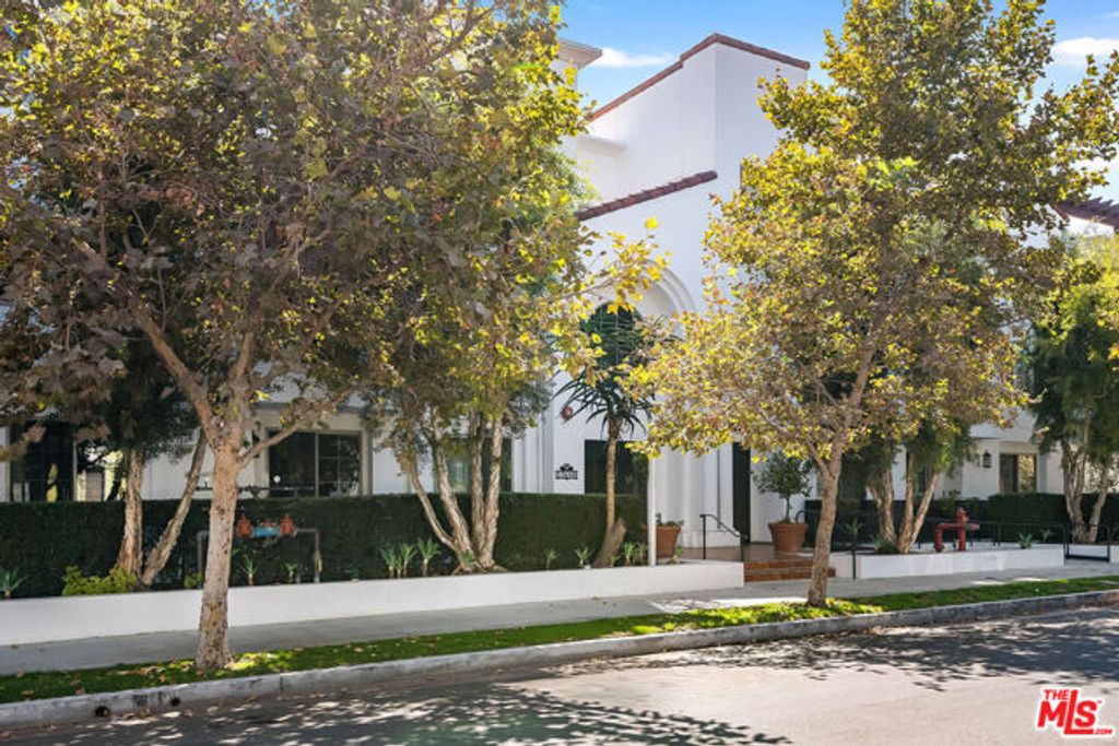 10648 Woodbridge Street 105, Toluca Lake (los Angeles), CA 91602